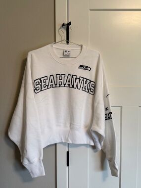 NWOT: Nike, cropped, oversized Seahawks sweatshirt, white, medium